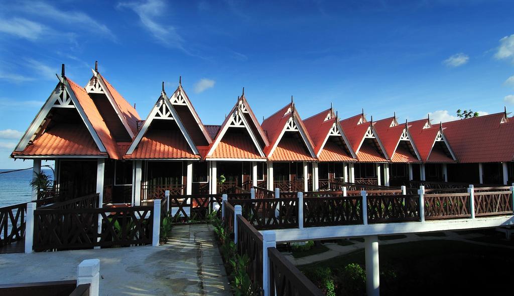 巴耶利滩温泉及潜水度假村 Kampung Genting 外观 照片